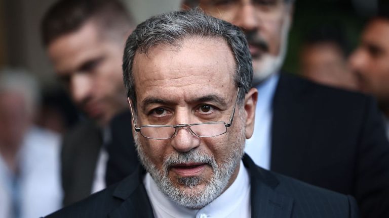 Iranul a avertizat două țări europene să nu permită Armatei SUA să le folosească bazele militare. Iranul a avertizat doua tari europene sa nu permita Armatei SUA sa le foloseasca bazele militare