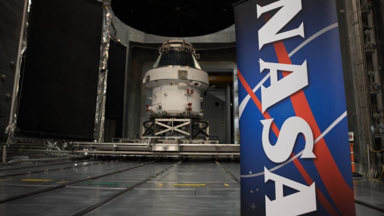 NASA caută voluntari pentru a petrece un an în medii izolate. Participanții vor primi un salariu. NASA cauta voluntari pentru a petrece un an in mediu izolate Participantii vor primi un salariu