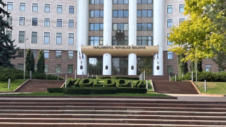 Partidul aflat la conducere în R. Moldova și-a prezentat propunerea pentru funcția de premier. Cine este candidatul susținut de PAS? Partidul aflat la conducere in R Moldova si a prezentat propunerea pentru functia de premier Cine este candidatul sustinut de PAS