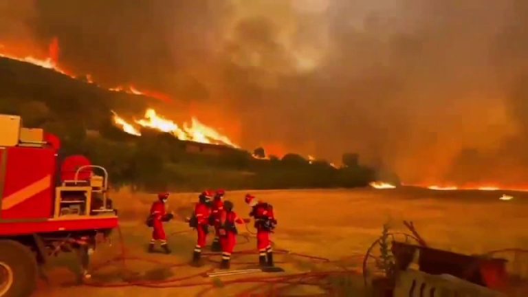 Peste 800 de incendiile devasteaza intreaga Canada flacrile cauzeaza distrugeri si in Europa E ca si cum Pamantul ar fuma o tigara