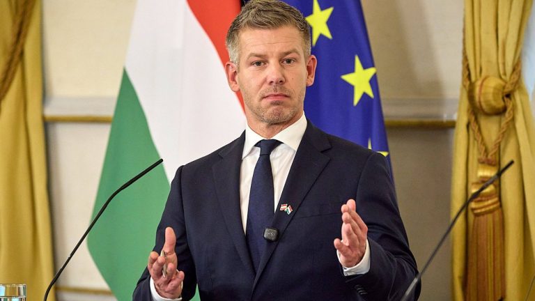 Peter Magyar, ultimatum pentru președintele Ungariei: fie își semnează propria demisie, fie va fi demis de Parlament. Peter Magyar ultimatum pentru presedintele Ungariei fie isi semneaza propria demisie fie va fi demis de Parlament