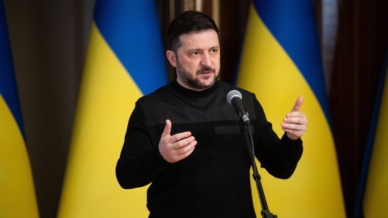 Politico: O anchetă de corupție a dus la remanierea surprinzătoare a guvernului ucrainean, decisă de Zelenski. Politico O ancheta de coruptie a dus la remanierea surprinzatoare a guvernului ucrainean decisa de Zelenski