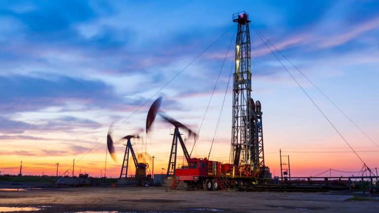 Prețul petrolului crește din cauza tensiunilor din Orientul Mijlociu. Inflația ar putea crește din nou. Pretul petrolului creste din cauza tensiunilor din Orientul Mijlociu Inflatia ar putea creste din nou
