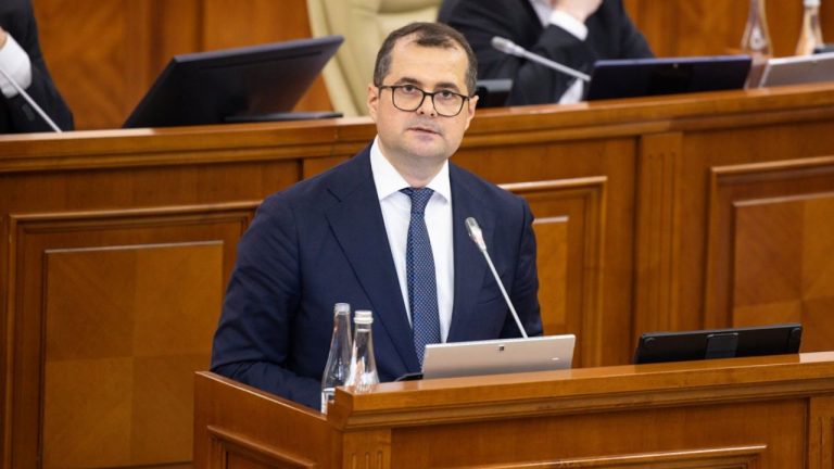 Republica Moldova are un nou Guvern: Cabinetul condus de Vasile Tofan a fost aprobat de Parlament. Republica Moldova are un nou Guvern Cabinetul condus de Vasile Tofan a fost aprobat de Parlament