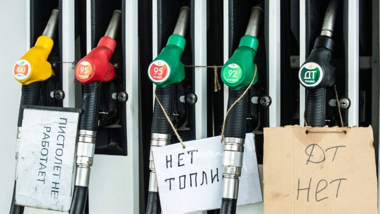 Rusine istorica in perioada Putin Rusia unul dintre principalii producatori de petrol ai lumii importa benzina din India