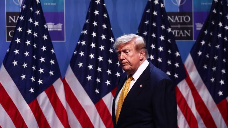 Trump a folosit vechiul Air Force One după ce Israelul l-ar fi informat despre un complot iranian: „Sunt primul pe lista lor” Trump a folosit vechiul Air Force One dupa ce Israelul l ar fi informat despre un complot iranian Sunt primul pe lista lor