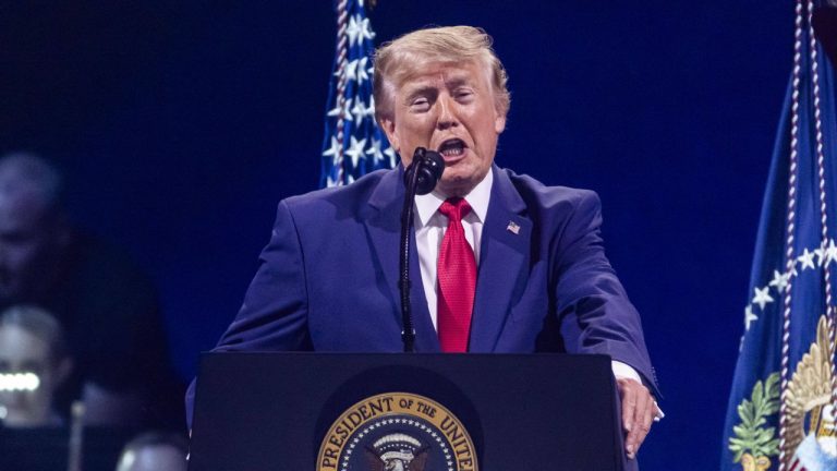 Trump a revendicat și Ziua Independenței. La 250 de ani de la înființarea SUA, a vorbit despre sine și a amenințat oponenții. Trump a revendicat si Ziua Independentei La 250 de ani de la infiintarea SUA a vorbit despre sine si a amenintat oponentii