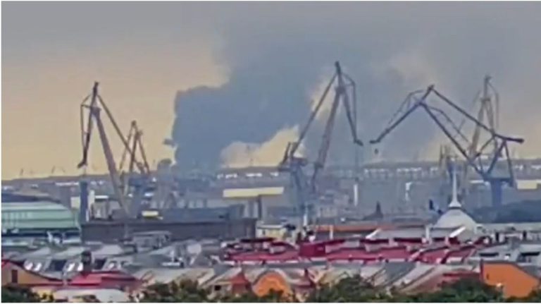Ucraina a efectuat un atac masiv cu drone asupra Sankt Petersburgului. Un incendiu a izbucnit la un terminal de petrol. Ucraina a efectuat un atac masiv cu drone asupra Sankt Petersburgului Un incendiu a izbucnit la un terminal de petrol