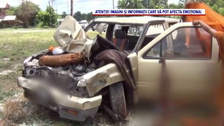 Un băiat de 11 ani a intrat cu o camionetă într-un grup de călugări care se aflau în pelerinaj în Thailanda. Opt persoane au decedat. Un baiat de 11 ani a intrat cu o camioneta intr un grup de calugari care se aflau in pelerinaj in Thailanda Opt persoane au decedat