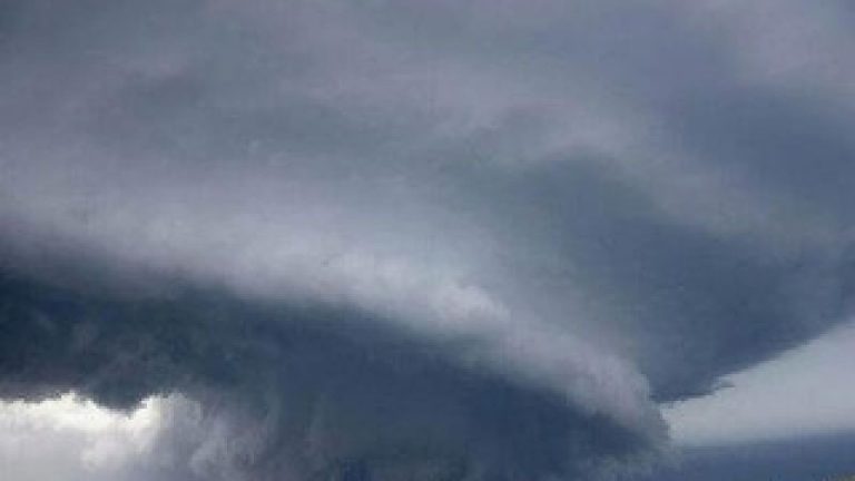 Un ciclon tropical ar putea sa se formeze in urmatoarele 48 de ore in apropierea Floridei Avertismentul meteorologilor