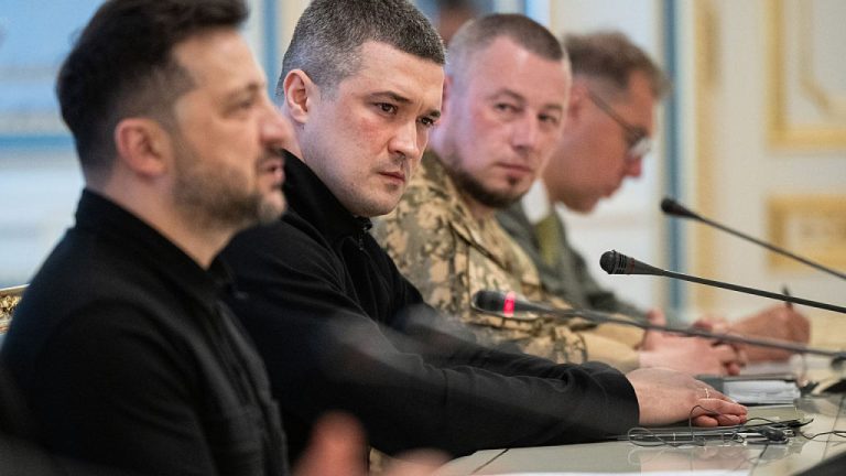 „Un dar pentru Moscova”. De ce a fost demis ministrul Apărării al Ucrainei, Mihailo Fedorov, apreciat de toți ucrainenii. Un dar pentru Moscova De ce a fost demis ministrul Apararii al Ucrainei Mihailo Fedorov apreciat de toti ucrainenii