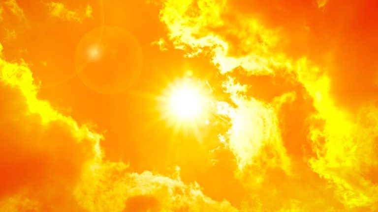 Viața într-unul dintre cele mai călduroase orașe din lume. Locuitorii dorm în aer liber, iar temperaturile ajung la 48,2°C. Via ta intr unul dintre cele mai calduroase orase din lume Locuitorii dorm in aer liber iar temperaturile ajung la 482C