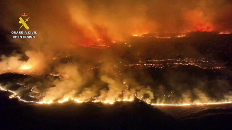 n loc s ajute Trump ameni din nou Canada cu jucria sa preferat Noi taxe din cauza incendiilor devastatoare Prjol i n Europa