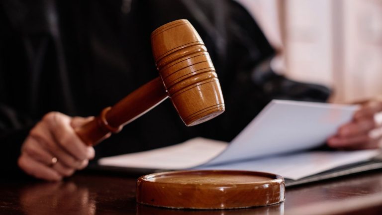 patru deputati greci deferiti justitiei de parchetul european acuzati de frauda cu fonduri agricole