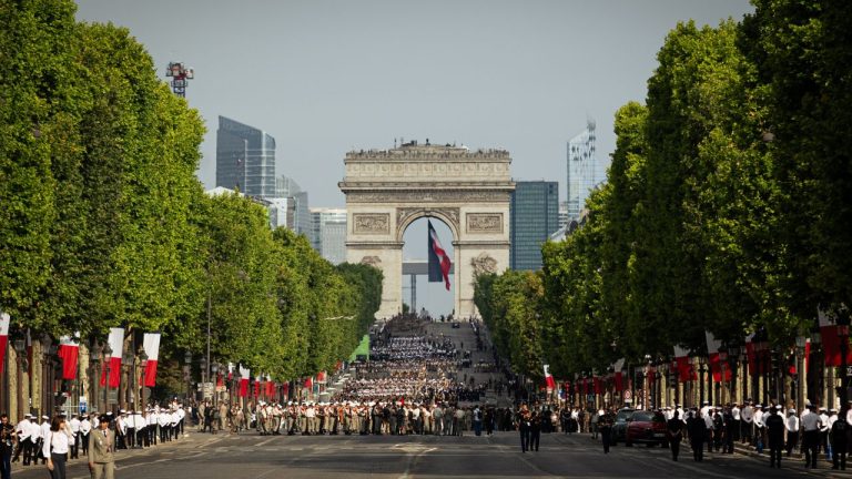 TRANSMISIE ÎN DIRECT. Paradă impresionantă de Ziua Națională a Franței. Militarii români se alătură defilării de pe Champs-Élysées. transmisie in direct parada impresionanta de ziua nationala a frantei militarii romani se alatura defilarii de pe champs elysees