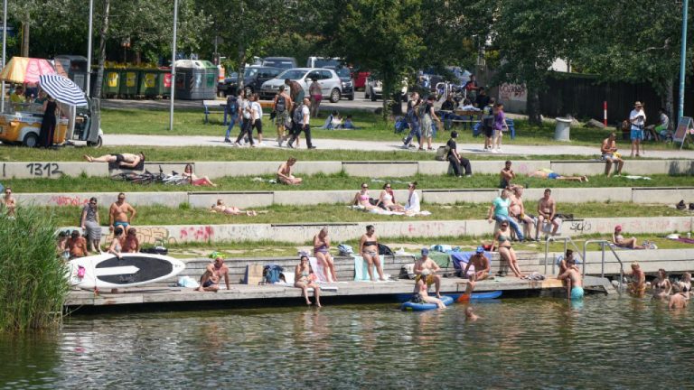 Austria a înregistrat cea mai mare temperatură din istoria sa: 40,8 grade Celsius. Austria a inregistrat cea mai mare temperatura din istoria sa 40 8 grade Celsius