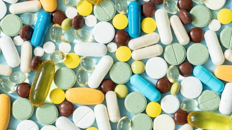 Medicamente in valoare de 480 de milioane de lire aruncate anual in Anglia Ar putea umple 75 de bazine