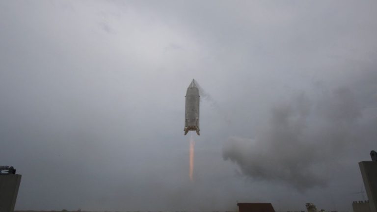 O rachetă SpaceX care a ieșit de sub control se va ciocni de Lună cu peste 8.700 km/h O racheta SpaceX care a iesit de sub control se va ciocni de Luna cu peste 8700 kmh