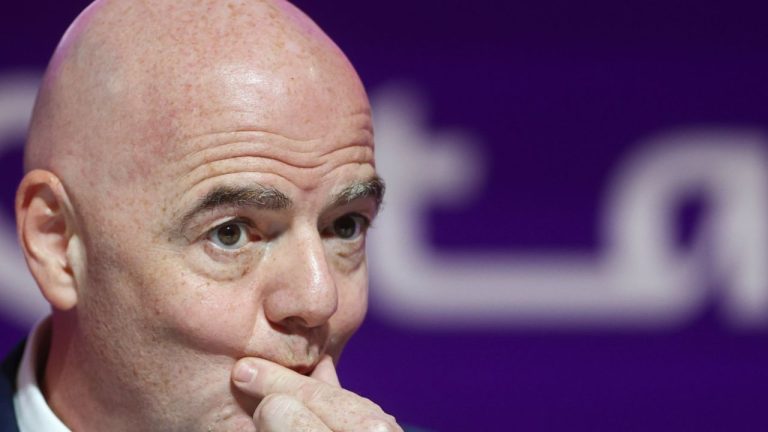 UEFA îl critică pe Infantino după abandonarea planului pentru investitori privați: „FIFA a pierdut încrederea comunității fotbalistice” UEFA il critica pe Infantino dupa abandonarea planului pentru investitori privati FIFA a pierdut increderea comunitatii fotbalistice