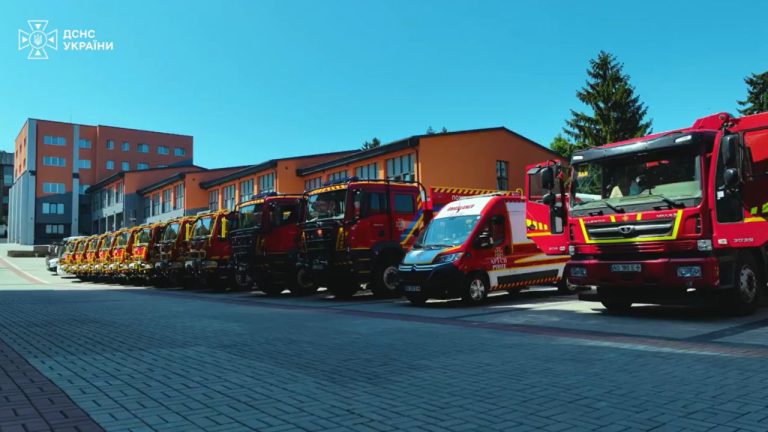 Ucraina participă pentru prima dată la intervențiile UE împotriva incendiilor. 70 de pompieri au plecat în Franța. Ucraina participa pentru prima data la interventiile UE impotriva incendiilor 70 de pompieri au plecat in Franta