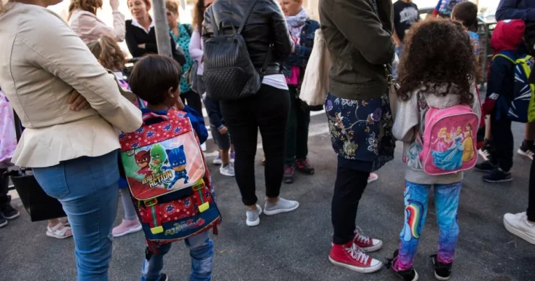 Amenzi de 1.000 de euro pentru părinții care refuză să învețe italiana Amenzi de 1.000 de euro pentru părinții care refuză să învețe italiana