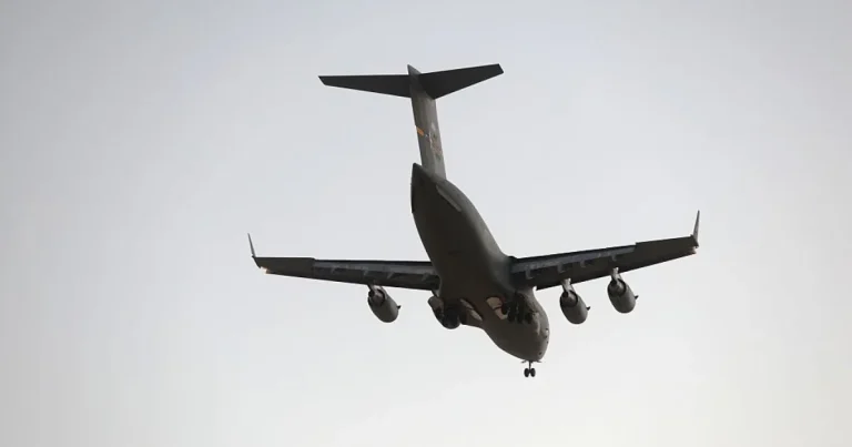 Boeing a găsit o problemă de software la 737 Max care poate afecta aterizarea
