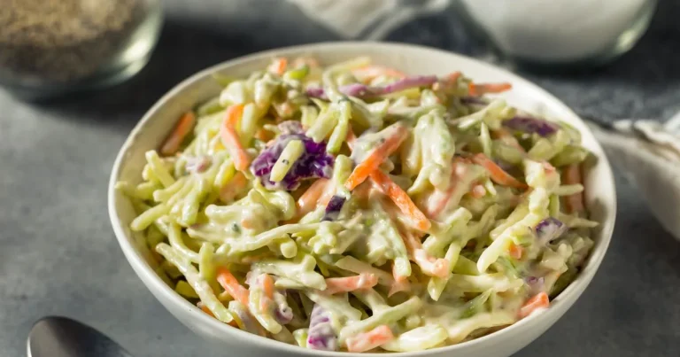Cum să nu lași Coleslaw să facă apă. Trucul simplu înainte de dressing Cum să nu lași Coleslaw să facă apă. Trucul simplu înainte de dressing