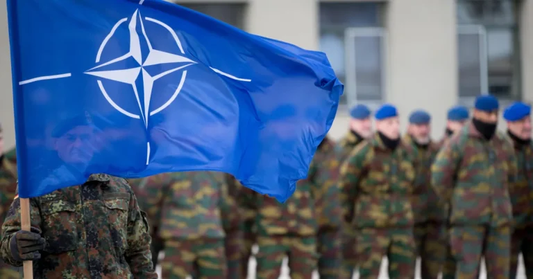 Europa se teme de un atac rus asupra NATO. Aliații își întăresc apărarea Europa se teme de un atac rus asupra NATO. Aliații își întăresc apărarea