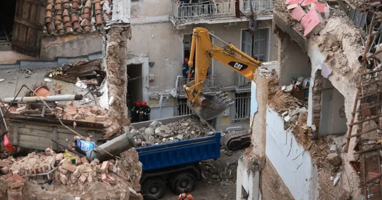Explozie lângă Acropole: doi morți și patru dispăruți