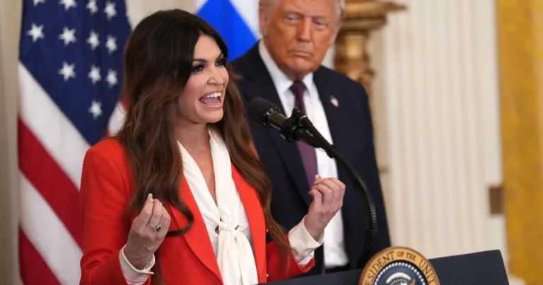 Kimberly Guilfoyle stârnește agitație la Atena. Opoziția critică amenințările SUA Kimberly Guilfoyle stârnește agitație la Atena. Opoziția critică amenințările SUA