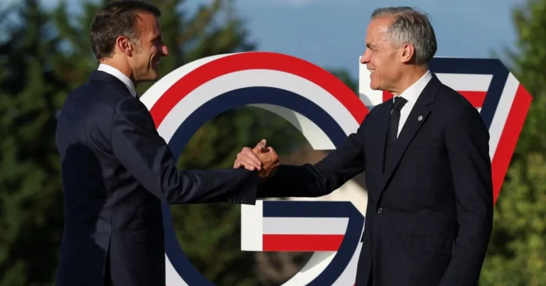 Macron și Carney consolidează alianța franco-canadiană împotriva lui Trump Macron și Carney consolidează alianța franco-canadiană împotriva lui Trump