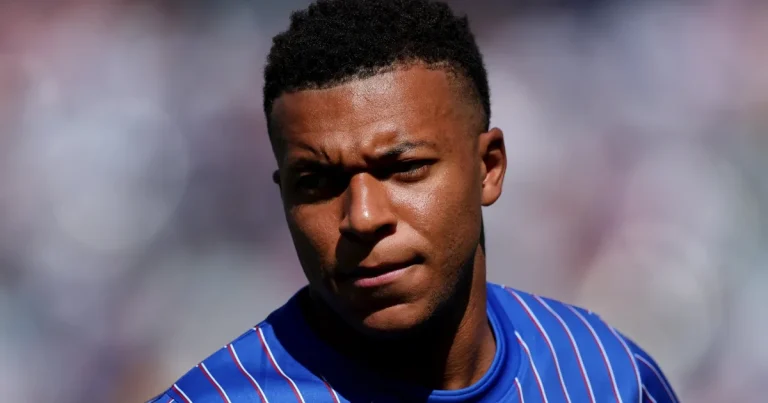 Mbappé, critic la un video viral cu el dictator: „Lipsă de conștiință” Mbappé, critic la un video viral cu el dictator: „Lipsă de conștiință”