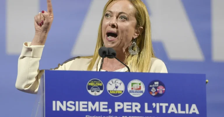 Meloni schimbă regulile în școlile din Italia. Ce se întâmplă cu elevii străini Meloni schimbă regulile în școlile din Italia. Ce se întâmplă cu elevii străini