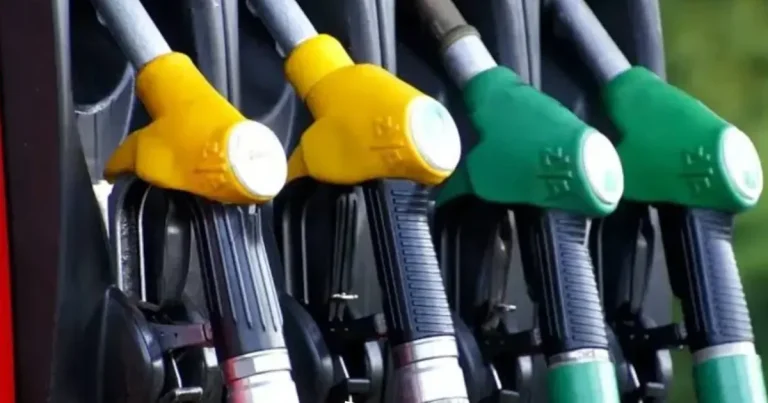 Motorina ajunge la 11 lei litrul de la 1 octombrie. Șoferii se așteaptă la noi scumpiri Motorina ajunge la 11 lei litrul de la 1 octombrie. Șoferii se așteaptă la noi scumpiri
