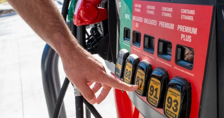 Motorina, record în SUA: galonul a ajuns la 6,27 dolari din cauza războiului Motorina, record în SUA: galonul a ajuns la 6,27 dolari din cauza războiului