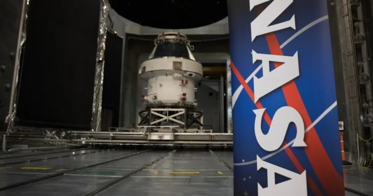 NASA anunță echipajul misiunii SpaceX Crew-14 spre Stația Spațială Internațională NASA anunță echipajul misiunii SpaceX Crew-14 spre Stația Spațială Internațională