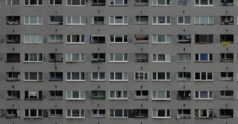 Prețul apartamentelor a crescut cu 50% în ultimii 3 ani. Locuințe mai mici, mai scumpe Prețul apartamentelor a crescut cu 50% în ultimii 3 ani. Locuințe mai mici, mai scumpe