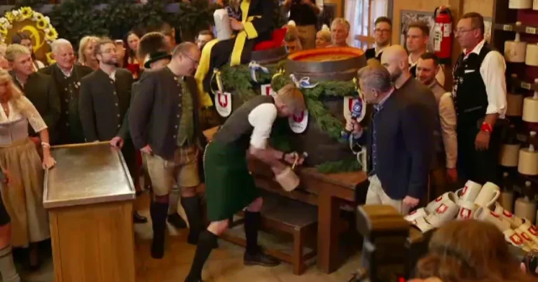 Primarul ecologist al Münchenului a deschis Oktoberfest, dând cep primului butoi