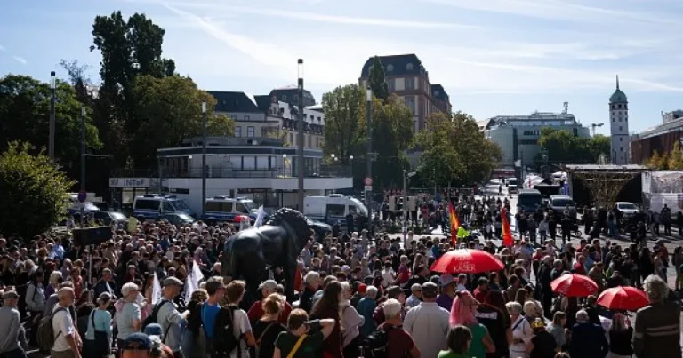 Proteste masive în Germania față de tăierile ajutoarelor sociale. 175.000 în stradă