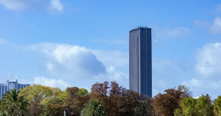 Renovarea Turnului Montparnasse, în impas din cauza costurilor uriașe Renovarea Turnului Montparnasse, în impas din cauza costurilor uriașe