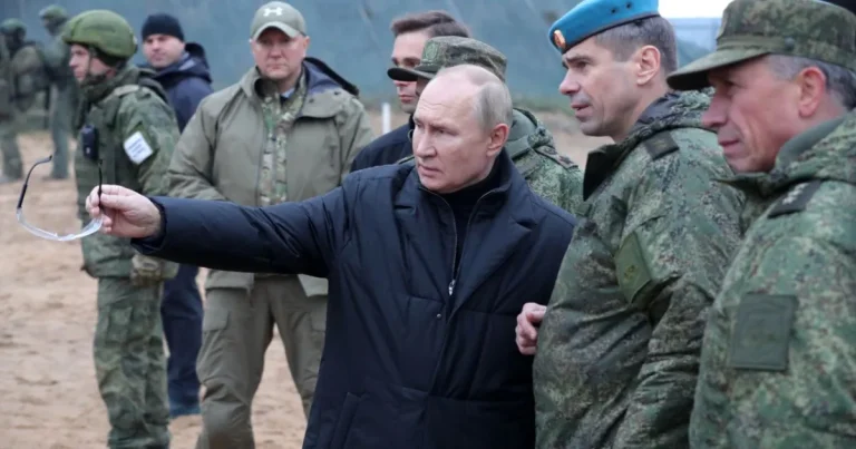 Rusia amenință NATO cu arme nucleare din cauza riscului izolării teritoriului său