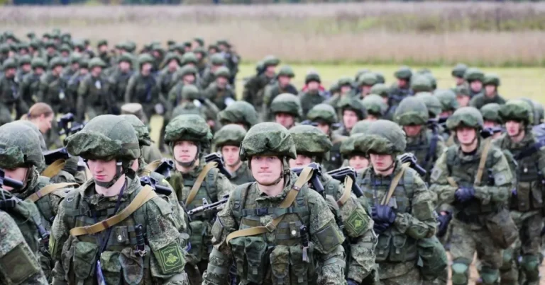 Rusia își mărește din nou armata. Putin a semnat decretul Rusia își mărește din nou armata. Putin a semnat decretul