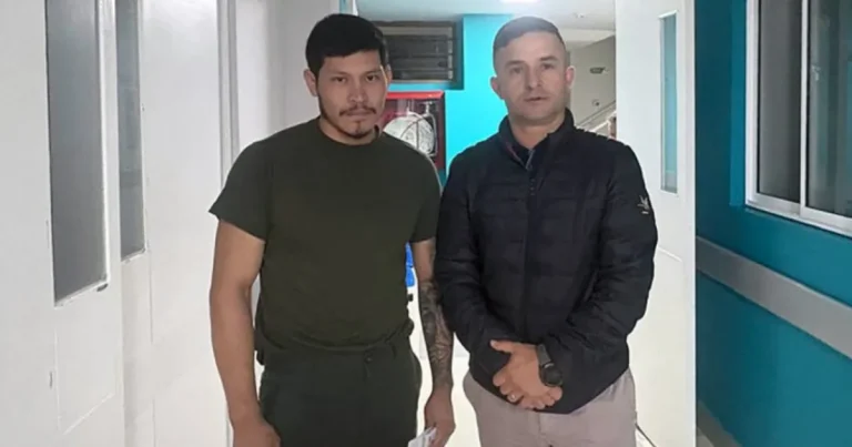 Soldat columbian legat și-a dezarmat paznicul, a fugit 4 zile prin munți Soldat columbian legat și-a dezarmat paznicul, a fugit 4 zile prin munți