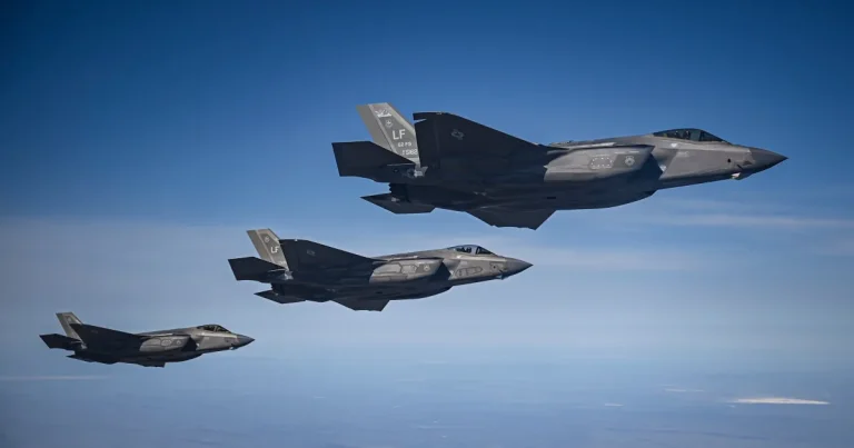 Transport F-35 deturnat spre Hong Kong. SUA verifică scurgerea tehnologiei către China Transport F-35 deturnat spre Hong Kong. SUA verifică scurgerea tehnologiei către China