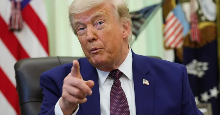 Trump forțează cursa IA, Anthropic avertizează asupra riscurilor catastrofale Trump forțează cursa IA, Anthropic avertizează asupra riscurilor catastrofale