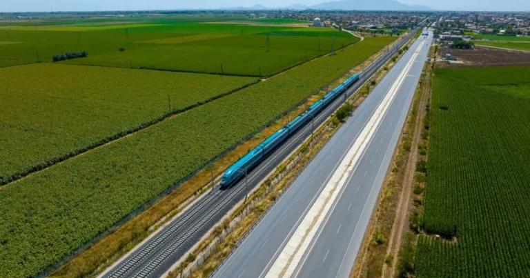 Turcia construiește o linie de mare viteză de 513 km pe litoralul Mării Negre Turcia construiește o linie de mare viteză de 513 km pe litoralul Mării Negre