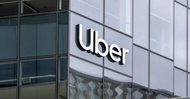 Uber, obligată să plătească 40 de milioane de dolari familiei unei tinere ucise Uber, obligată să plătească 40 de milioane de dolari familiei unei tinere ucise