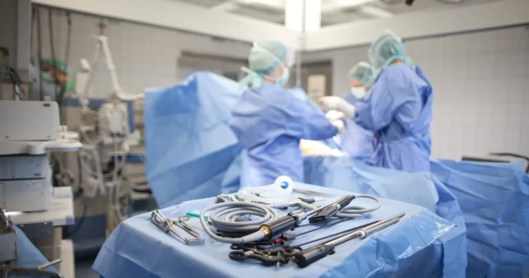 Un bărbat a trăit 20 de ani cu un termometru în abdomen. Cum a fost descoperit de medici Un bărbat a trăit 20 de ani cu un termometru în abdomen. Cum a fost descoperit de medici