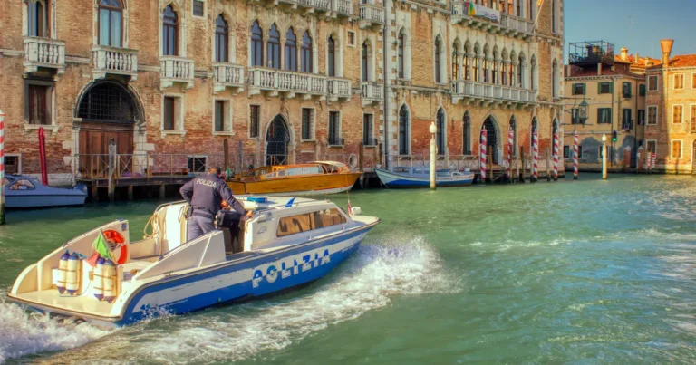 Veneția majorează taxa pentru turiștii de o zi. Cât va costa intrarea în oraș din 2027 Veneția majorează taxa pentru turiștii de o zi. Cât va costa intrarea în oraș din 2027