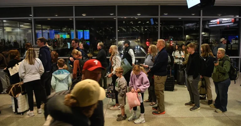 Virus extrem de contagios, detectat pe un aeroport major din SUA. Risc de expunere